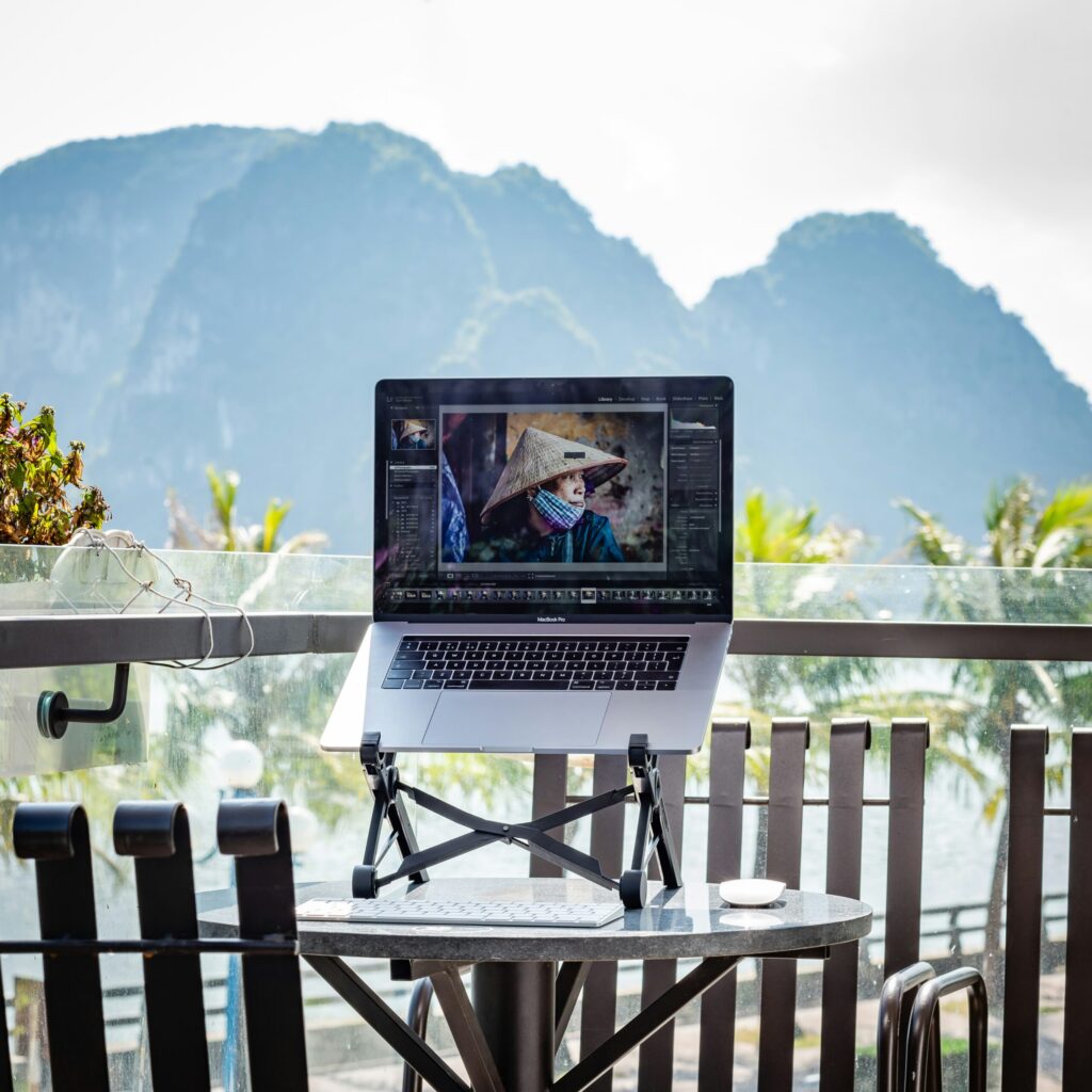 Do digital nomads pay taxes?